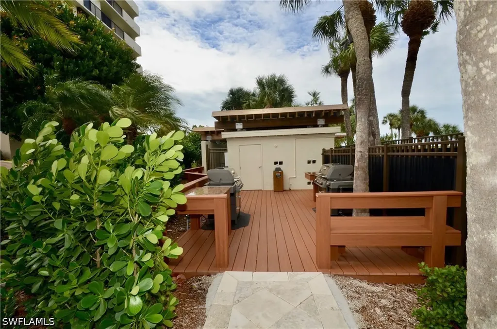 10851 Gulf Shore Drive Naples FL 34108-3004