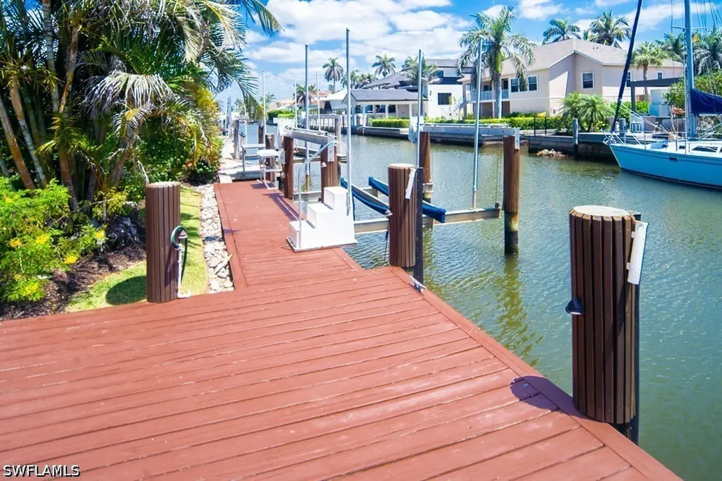 374 14th Avenue S Naples FL 34102