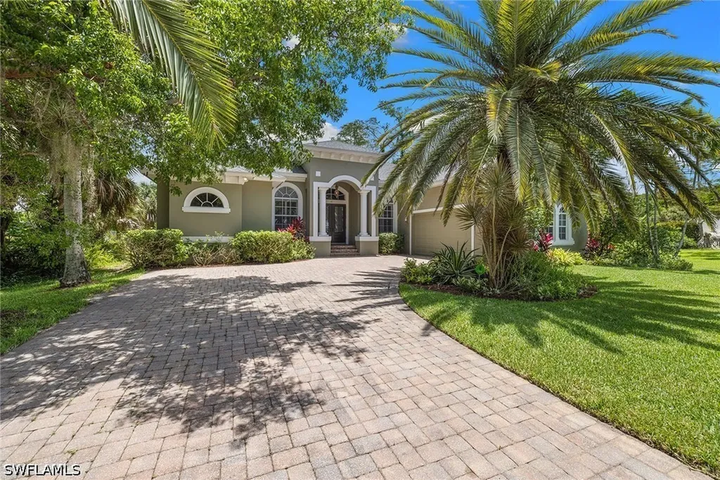 61 Constitution Drive Naples FL 34112