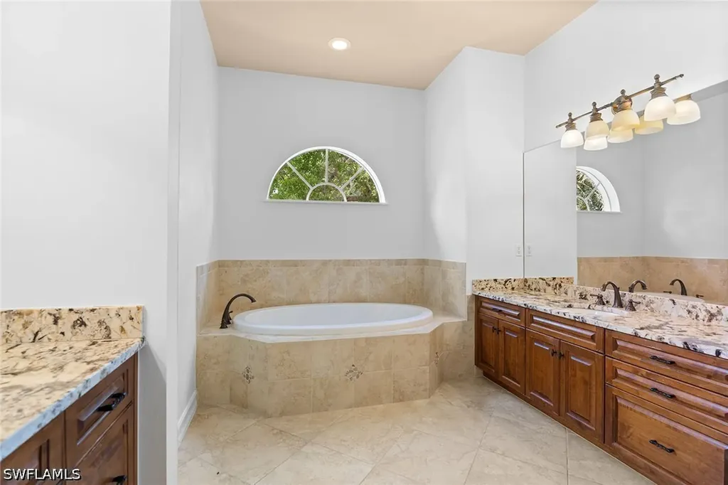 61 Constitution Drive Naples FL 34112
