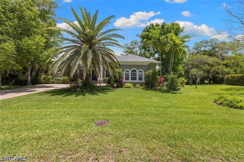 61 Constitution Drive Naples FL 34112