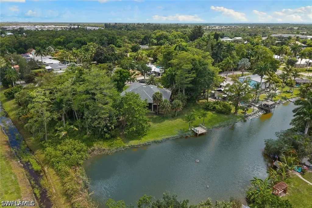 61 Constitution Drive Naples FL 34112