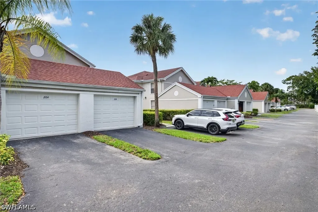 9836 Luna Circle Naples FL 34109