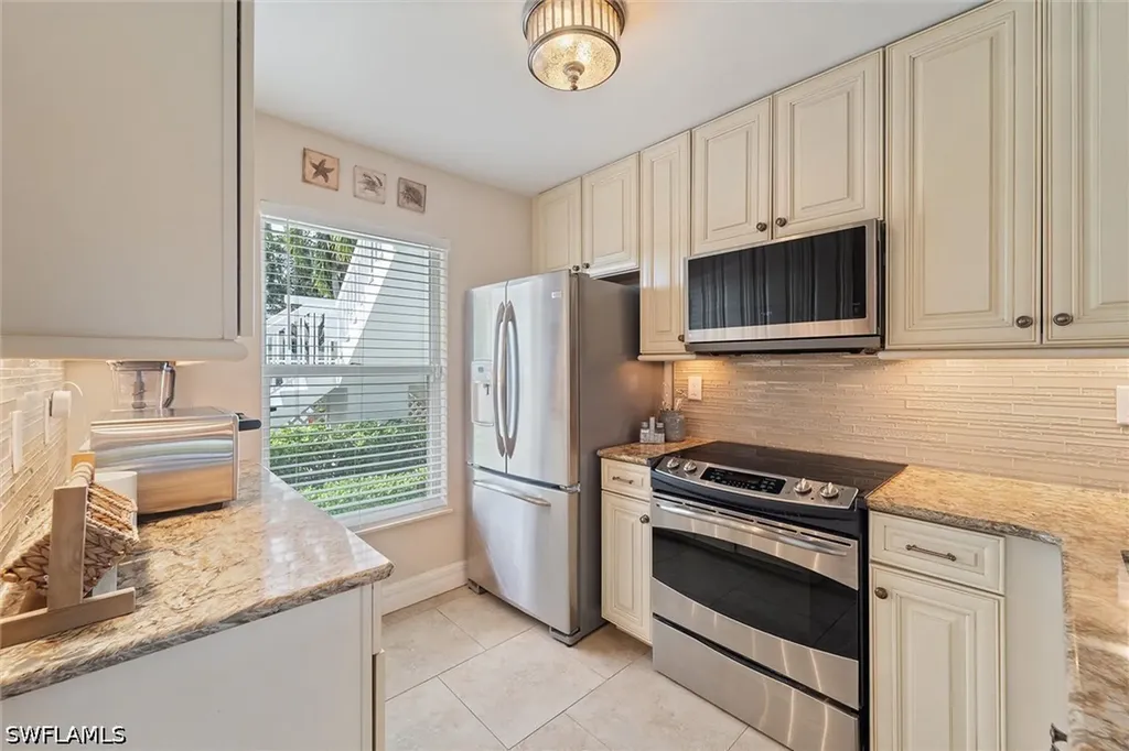 1375 Mainsail Drive Naples FL 34114