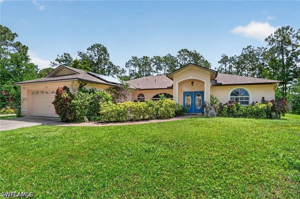 590 6th Street NE Naples FL 34120