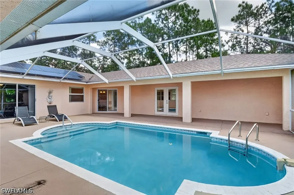 590 6th Street NE Naples FL 34120