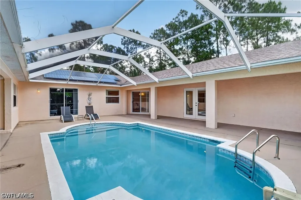 590 6th Street NE Naples FL 34120