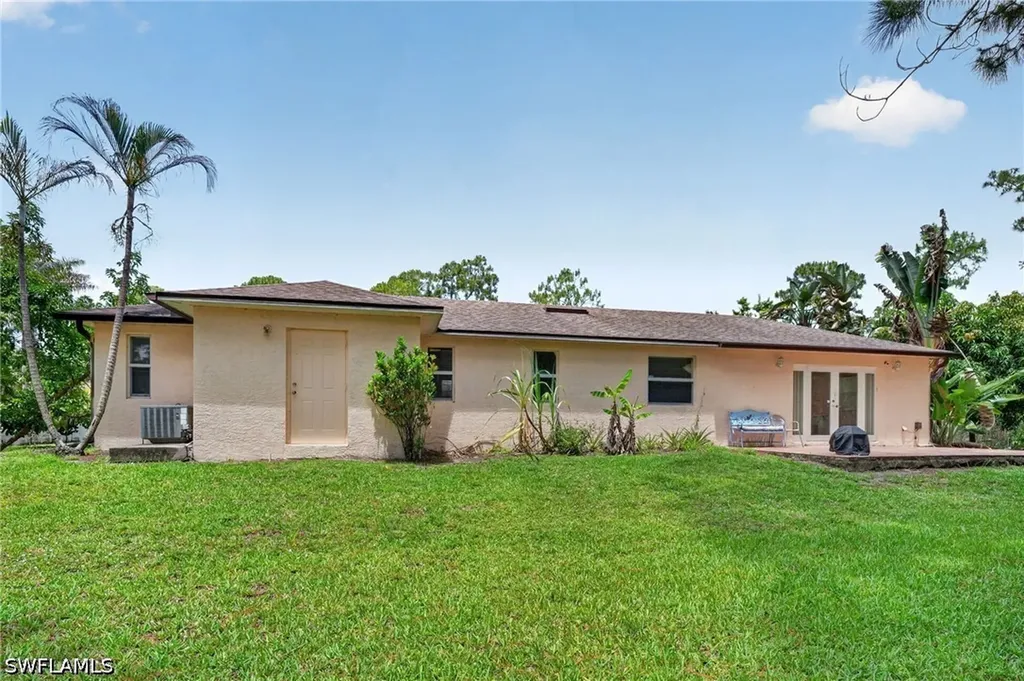 590 6th Street NE Naples FL 34120