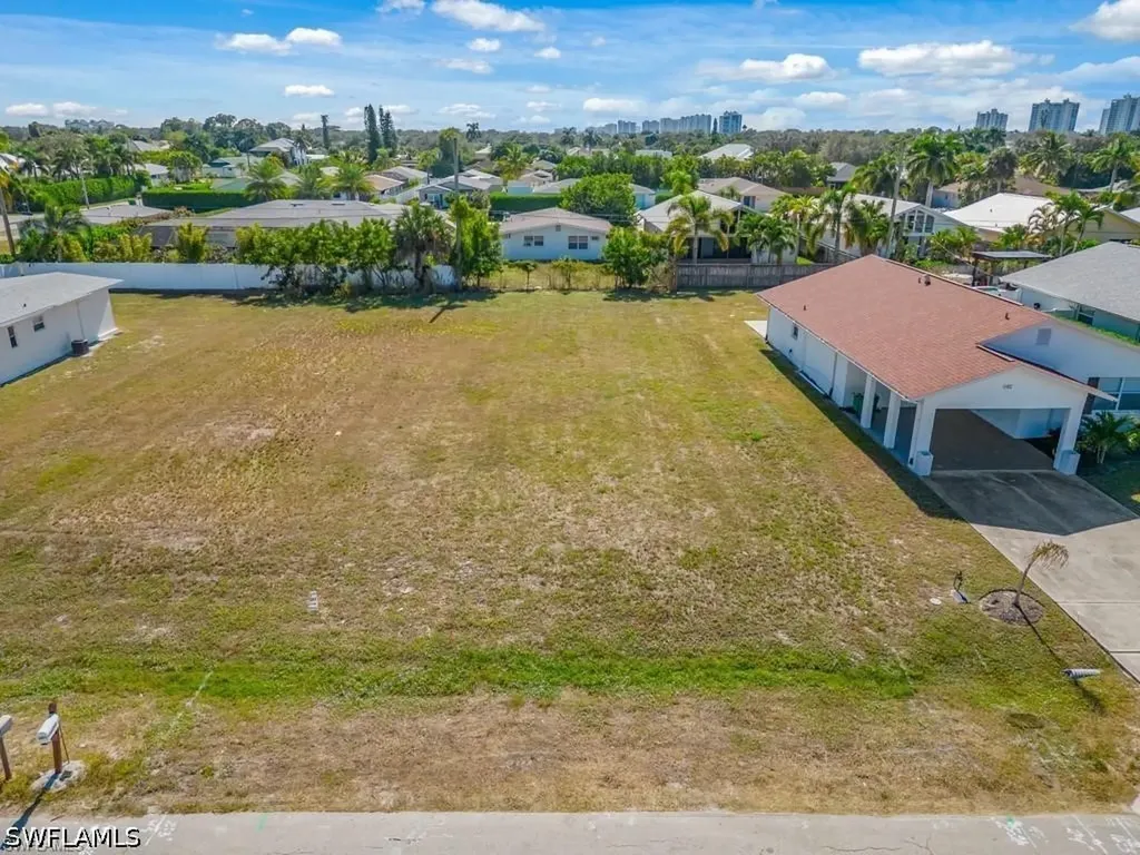 686 97th Avenue N Naples FL 34108