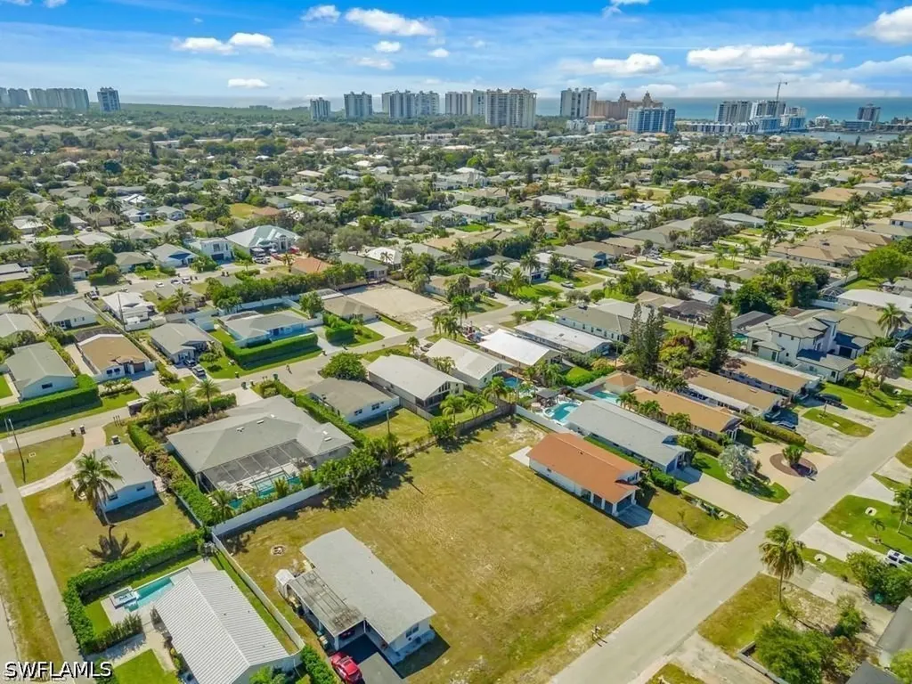 686 97th Avenue N Naples FL 34108