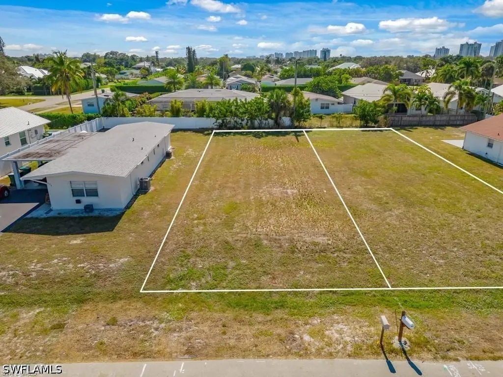 686 97th Avenue N Naples FL 34108