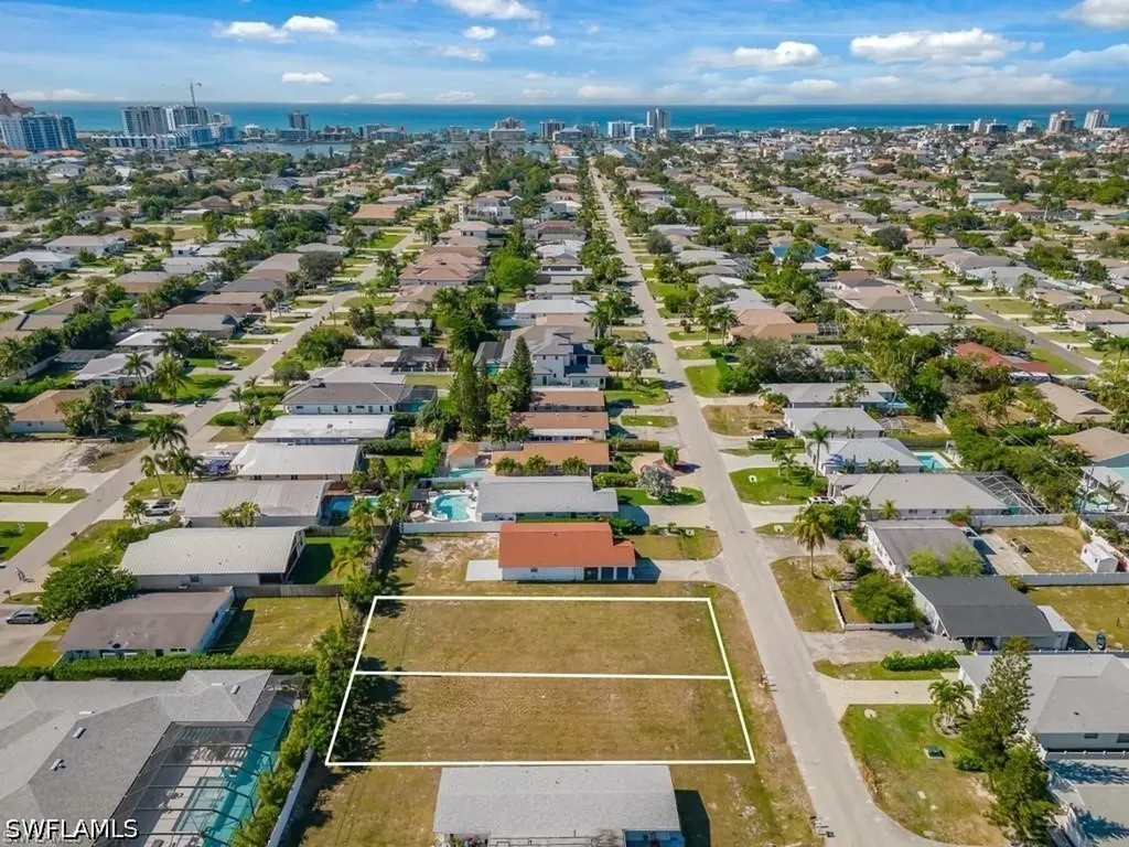 686 97th Avenue N Naples FL 34108