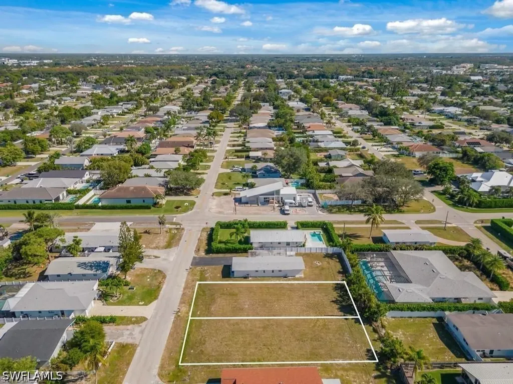 686 97th Avenue N Naples FL 34108