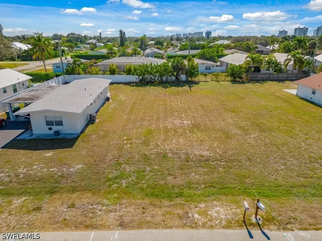 686 97th Avenue N Naples FL 34108