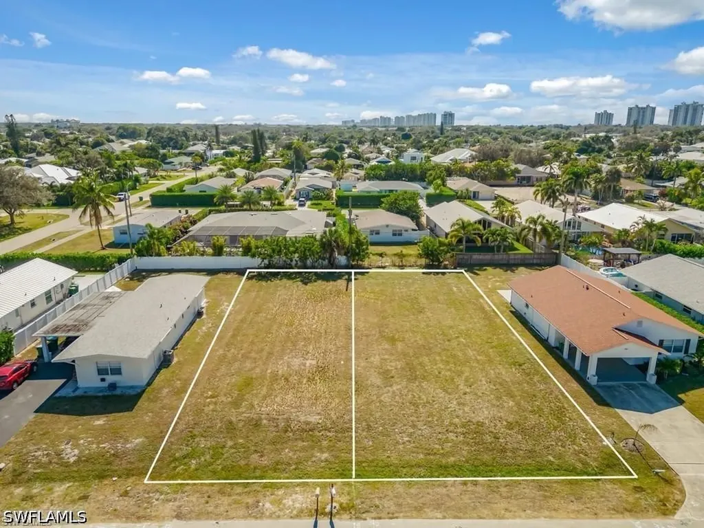 686 97th Avenue N Naples FL 34108
