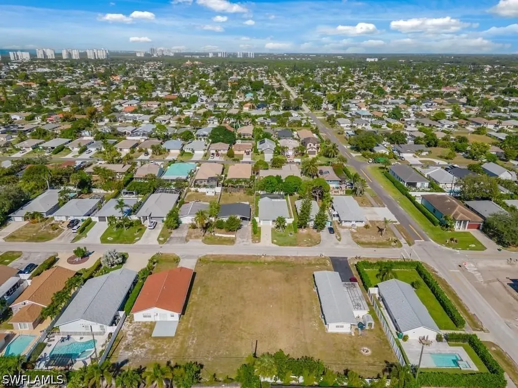 686 97th Avenue N Naples FL 34108