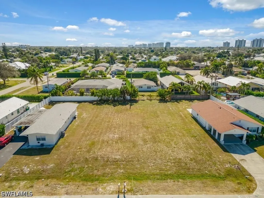 686 97th Avenue N Naples FL 34108