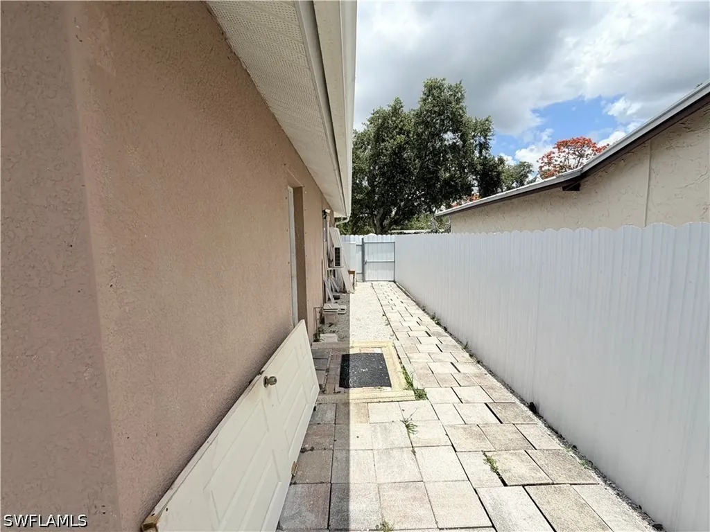 3586 Seagrape Avenue Naples FL 34104