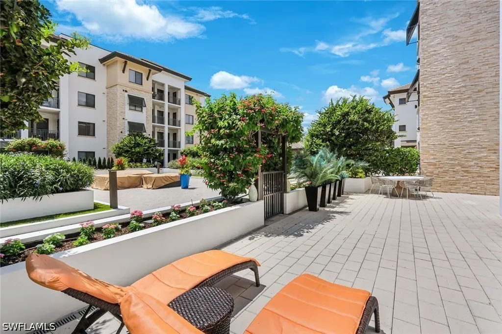 1030 3rd Avenue S Naples FL 34102