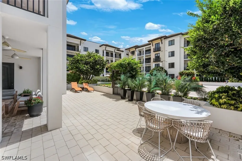 1030 3rd Avenue S Naples FL 34102