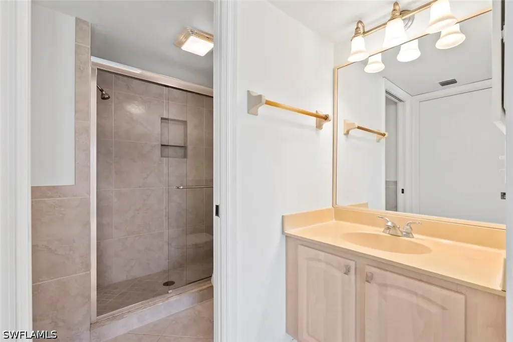 1208 Commonwealth Circle Naples FL 34116