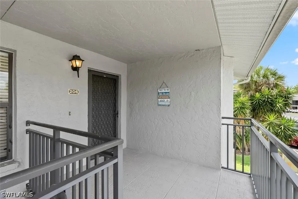 1208 Commonwealth Circle Naples FL 34116