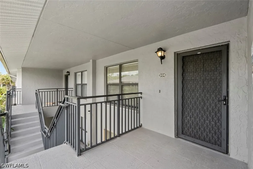 1208 Commonwealth Circle Naples FL 34116