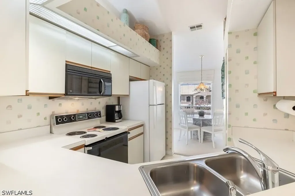 815 Gulf Pavilion Drive Naples FL 34108