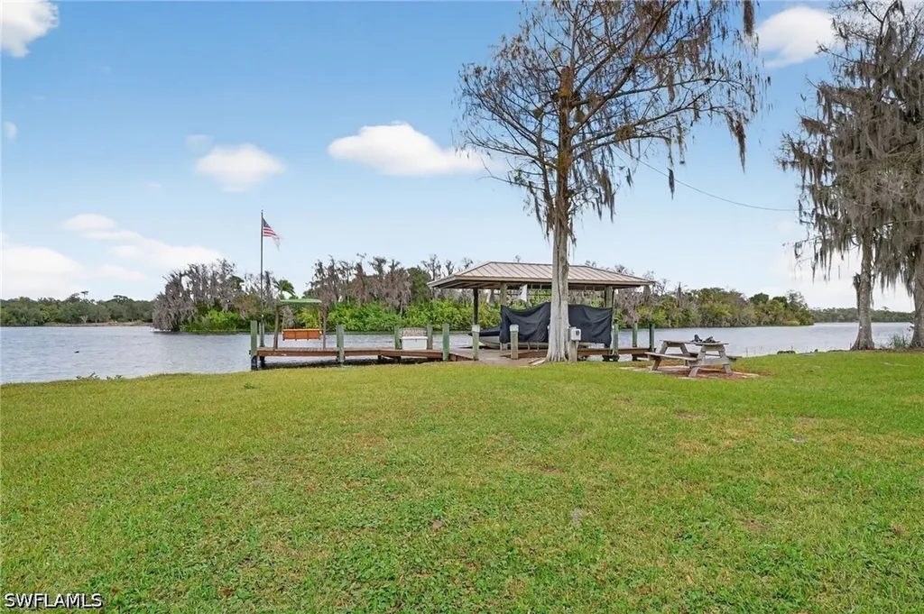 1964 Rialto Way Alva FL 33920