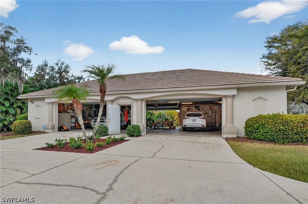 1964 Rialto Way Alva FL 33920