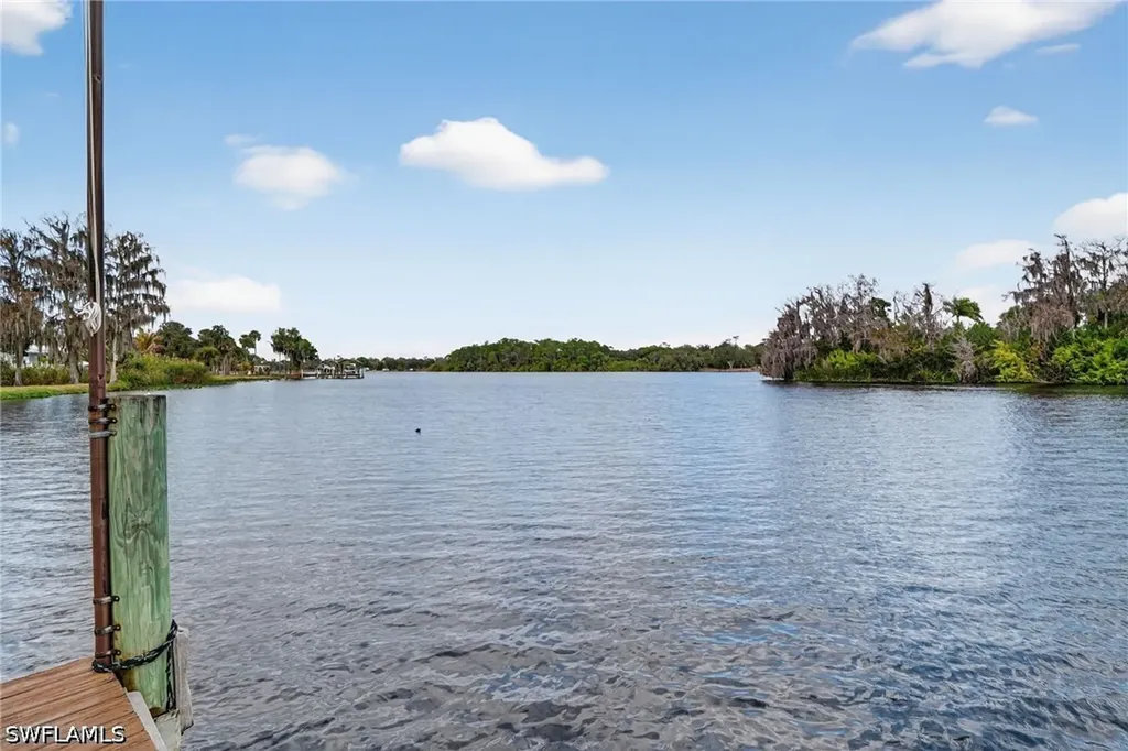 1964 Rialto Way Alva FL 33920