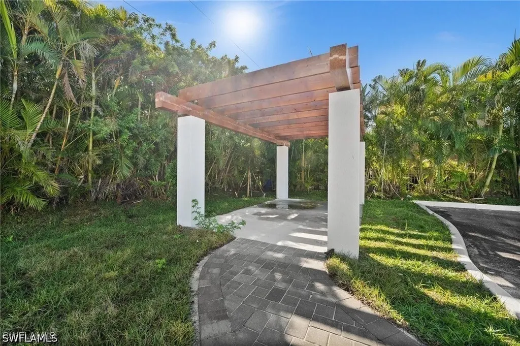 3815 Chiquita Boulevard S Cape Coral FL 33914