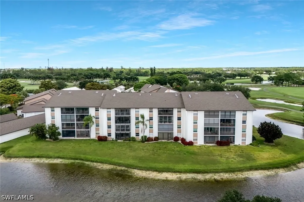Naples FL, 1520 Imperial Golf Course Boulevard, Unit 214