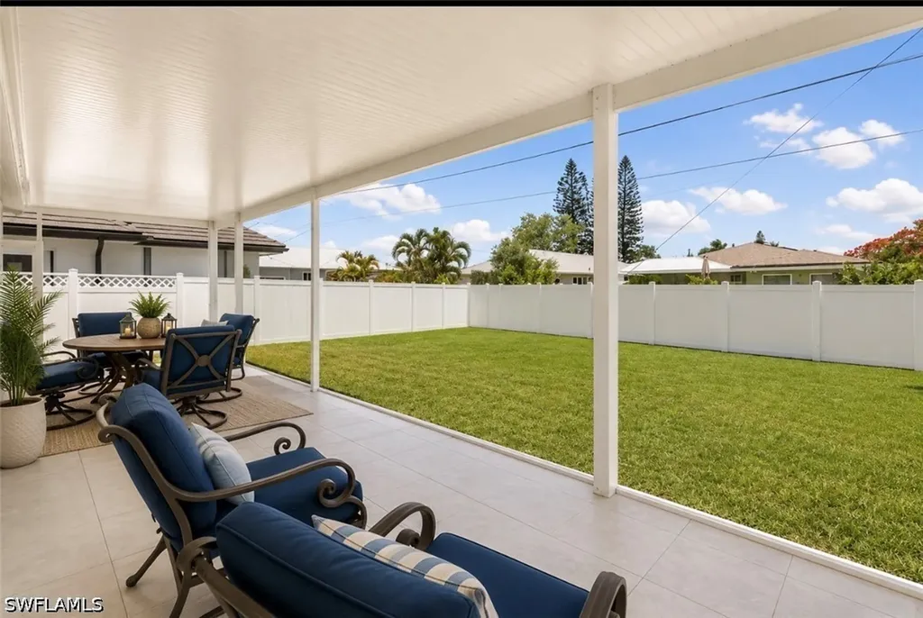 594 108th Avenue N Naples FL 34108