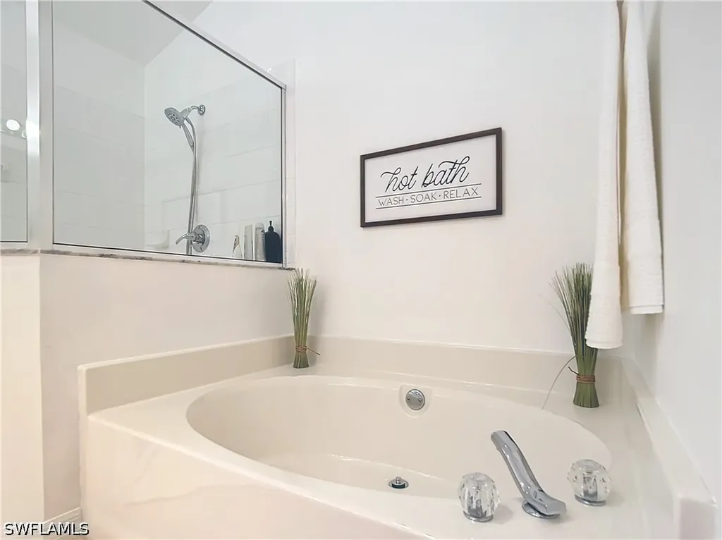 8452 Indian Wells Way Naples FL 34113