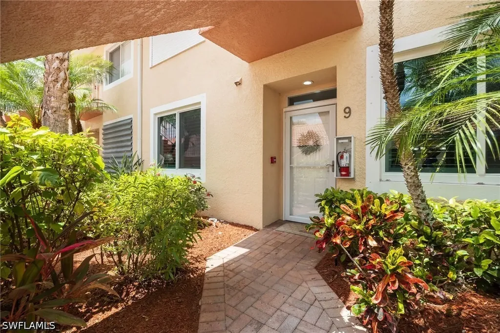 2400 Bayou Lane Naples FL 34112