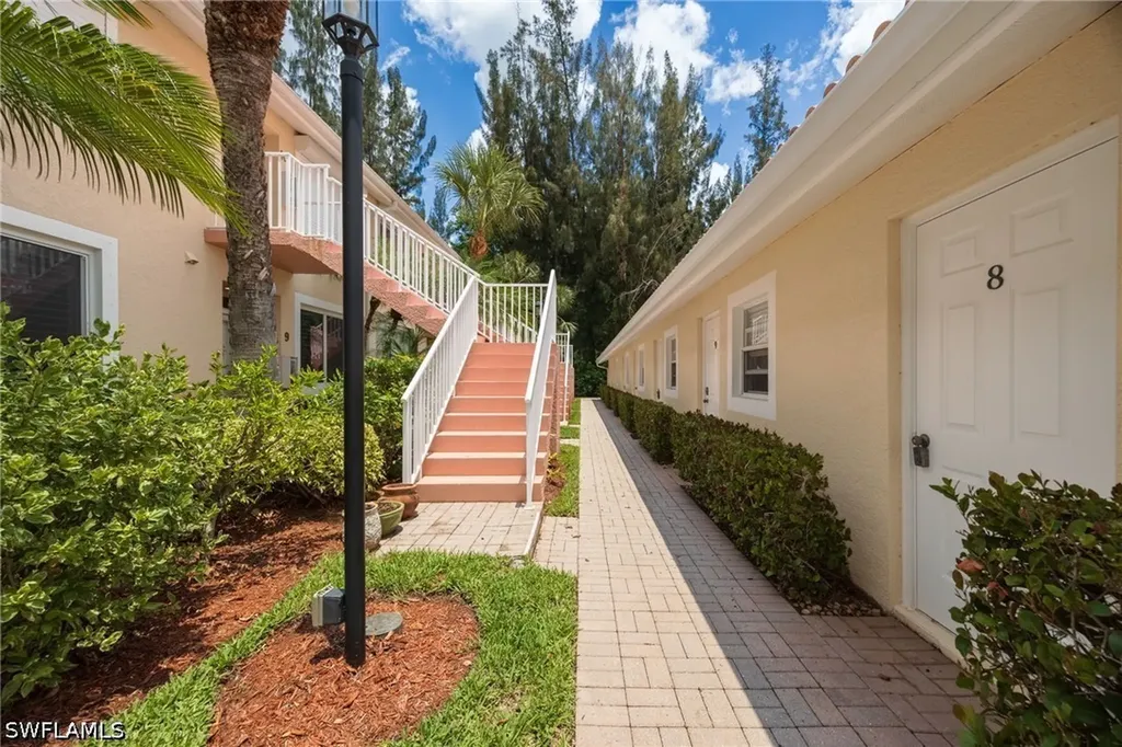 2400 Bayou Lane Naples FL 34112