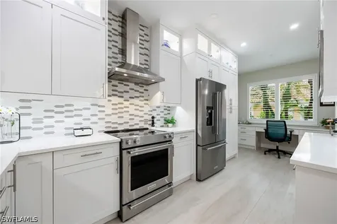 2400 Bayou Lane Naples FL 34112