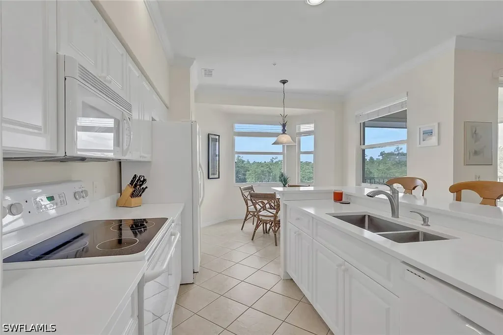 3830 Sawgrass Way Naples FL 34112