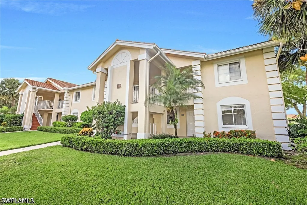 Naples FL, 7800 Emerald Circle, Unit B104