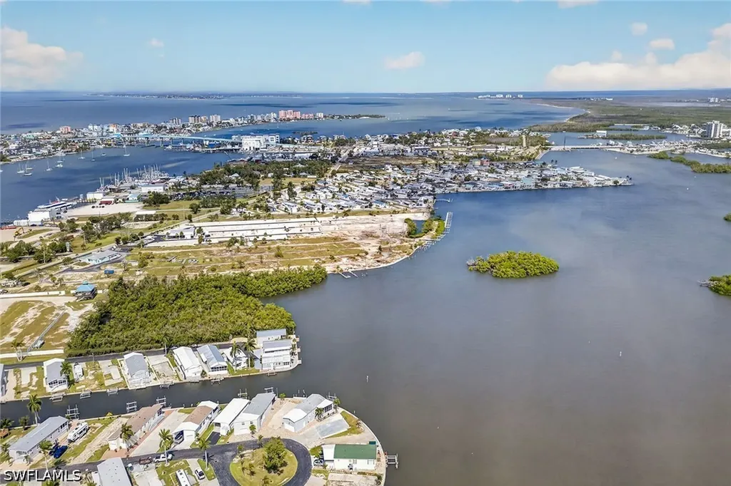 7 Galleon Way Fort Myers Beach FL 33931