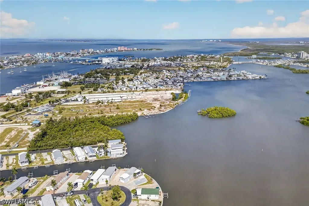7 Galleon Way Fort Myers Beach FL 33931