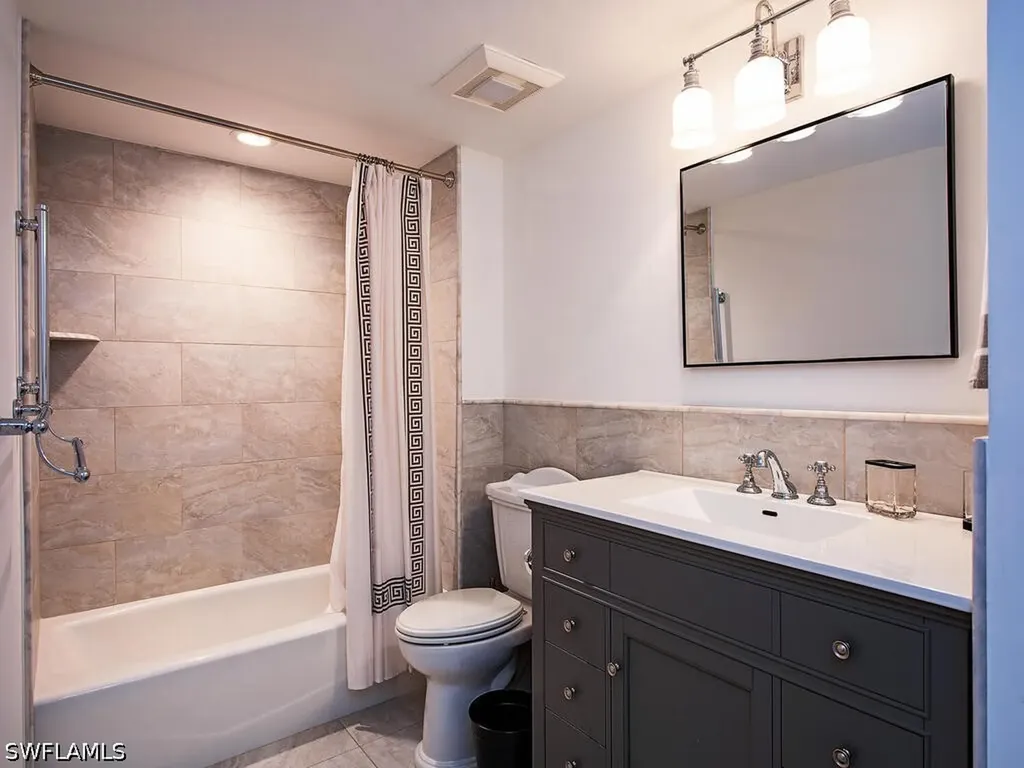 6585 Nicholas Boulevard Naples FL 34108
