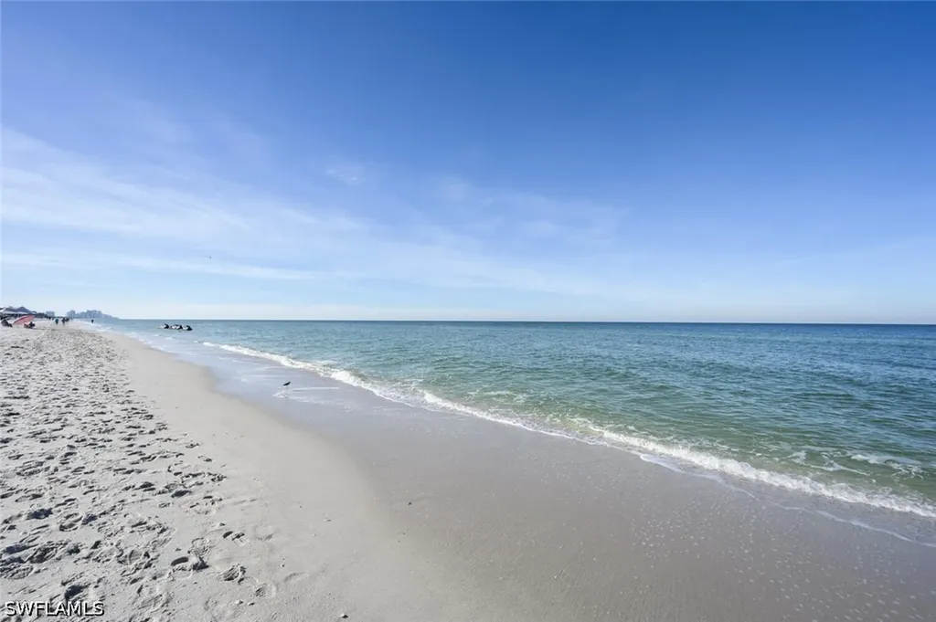 6585 Nicholas Boulevard Naples FL 34108