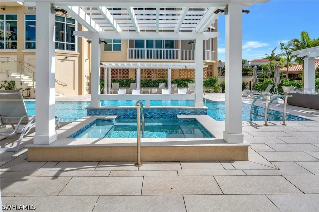 6585 Nicholas Boulevard Naples FL 34108