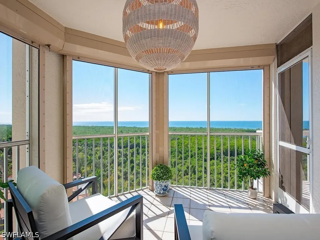 6585 Nicholas Boulevard Naples FL 34108