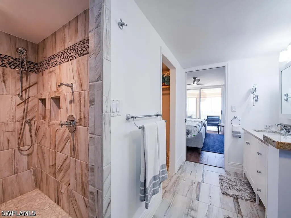 6585 Nicholas Boulevard Naples FL 34108