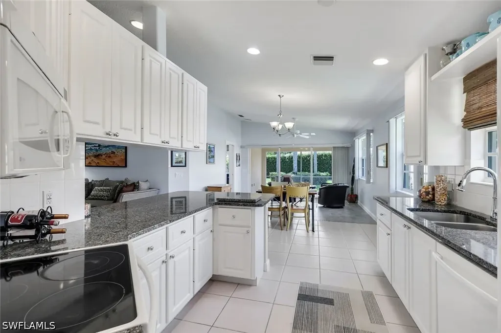 3343 Cayman Lane Naples FL 34119