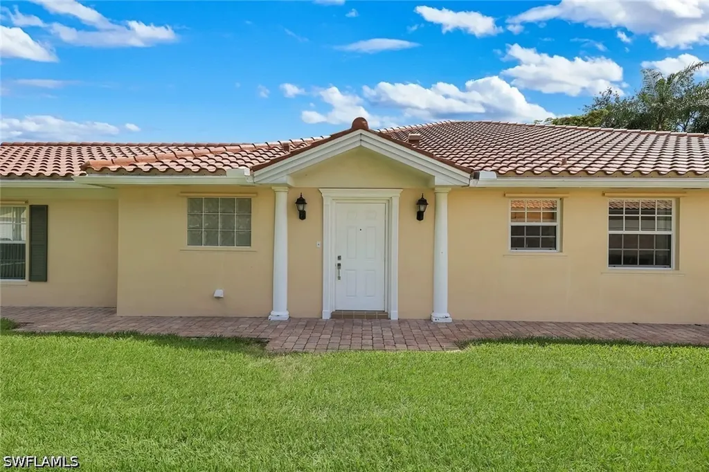 3343 Cayman Lane Naples FL 34119