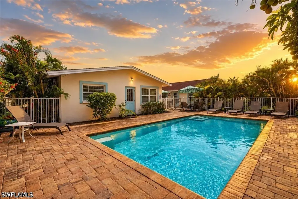 563 105th Avenue N Naples FL 34108